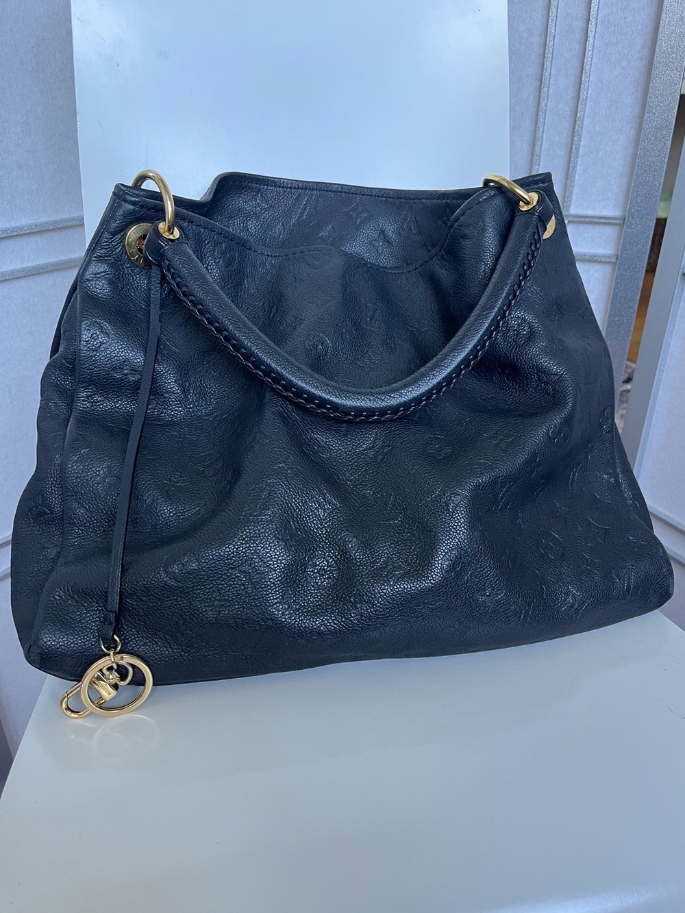 Louis Vuitton Artsy MM Empreinte Infini Leather Shoulder Bag Authentic